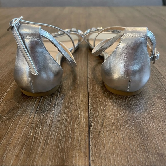 Jewel Badgley Mischka Embellished Evening Sandal 5.5 satin silver flat - Picture 5 of 7
